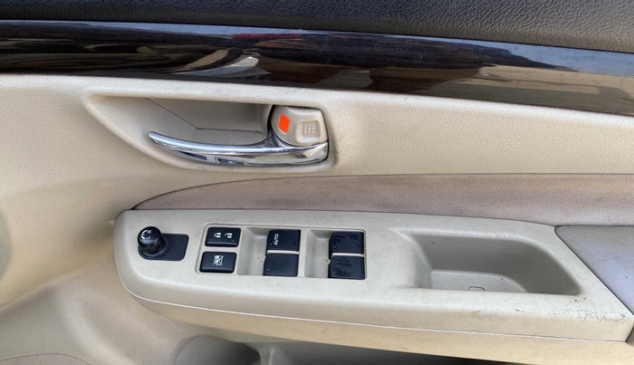2018 Maruti Ciaz DELTA 1.4 MT PETROL, Petrol, Manual, 70,564 km, Driver Side Door Panels Control