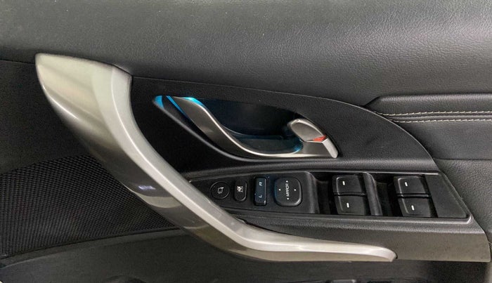 2021 Mahindra XUV500 W11 AT, Diesel, Automatic, 65,107 km, Driver Side Door Panels Control