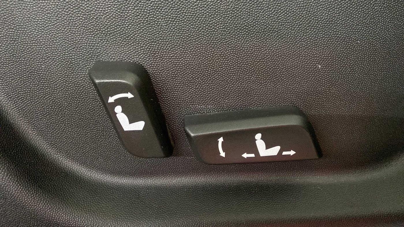 2021 Mahindra XUV500 W11 AT, Diesel, Automatic, 65,107 km, Driver Side Adjustment Panel