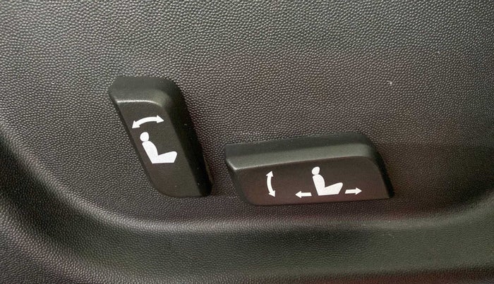 2021 Mahindra XUV500 W11 AT, Diesel, Automatic, 65,107 km, Driver Side Adjustment Panel