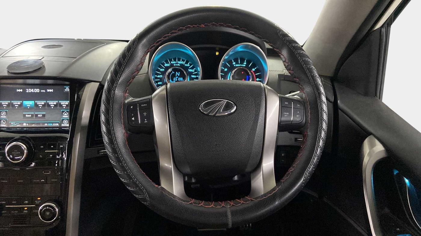 2021 Mahindra XUV500 W11 AT, Diesel, Automatic, 65,107 km, Steering Wheel Close Up