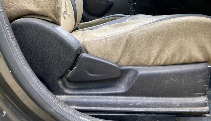 2018 Renault Kwid RXT 1.0 (O), Petrol, Manual, 44,612 km, Driver Side Adjustment Panel