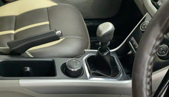 2019 Tata NEXON XZ PETROL, Petrol, Manual, 34,319 km, Gear lever - Knob cover torn