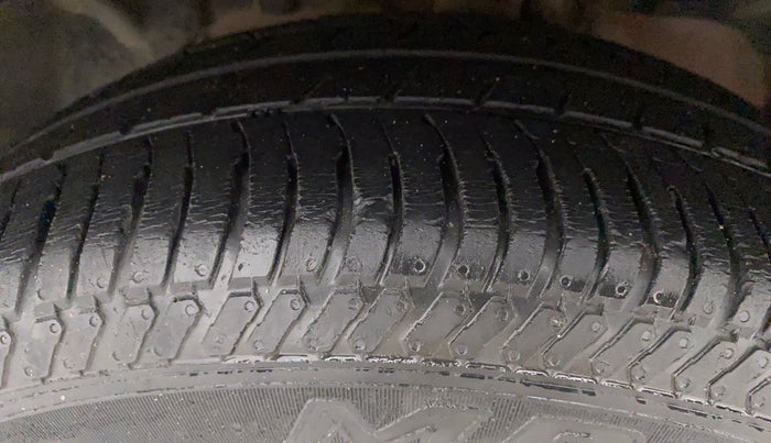 2017 Ford Ecosport TITANIUM 1.5L PETROL, Petrol, Manual, 43,299 km, Left Front Tyre Tread