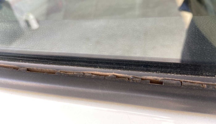 2019 Hyundai Xcent S 1.2, Petrol, Manual, 38,049 km, Right rear door - Weather strip has minor damage