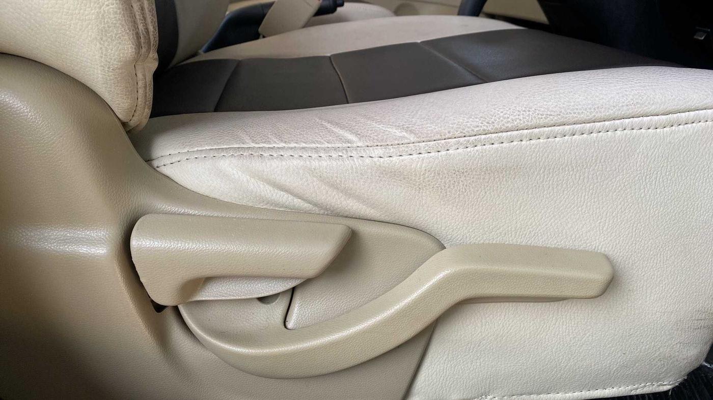 2014 Honda Brio VX AT, Petrol, Automatic, 41,220 km, Driver Side Adjustment Panel