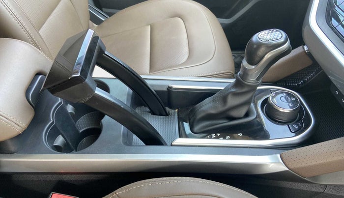 2020 Tata Harrier XZA PLUS 2.0L, Diesel, Automatic, 49,898 km, Gear Lever