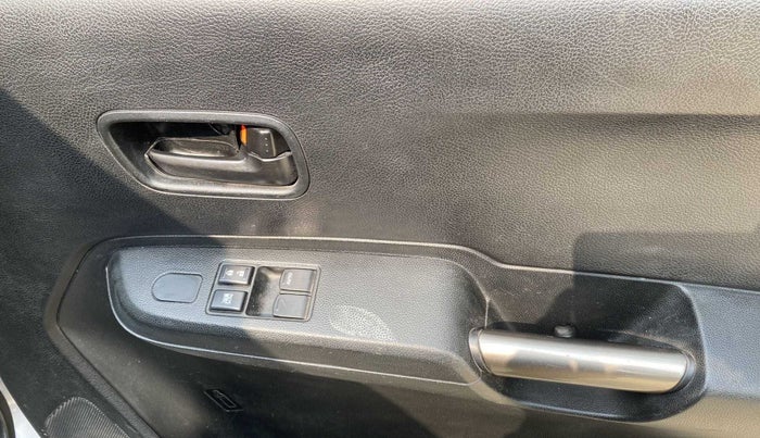 2017 Maruti IGNIS SIGMA 1.2, Petrol, Manual, 1,04,627 km, Driver Side Door Panels Control