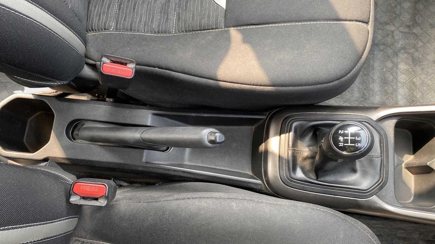 2017 Maruti IGNIS SIGMA 1.2, Petrol, Manual, 1,04,627 km, Gear Lever