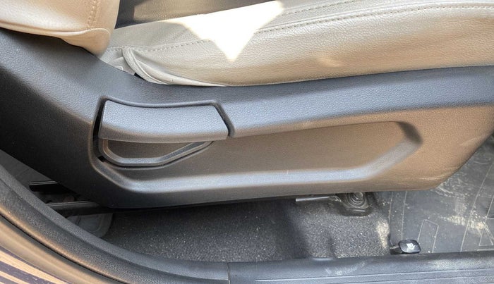 2020 Hyundai VENUE S 1.2, Petrol, Manual, 11,658 km, Driver Side Adjustment Panel