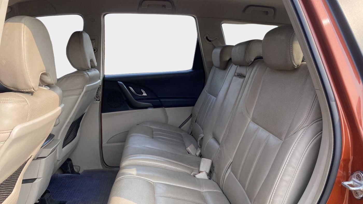 2015 Mahindra XUV500 W8, Diesel, Manual, 38,162 km, Right Side Rear Door Cabin