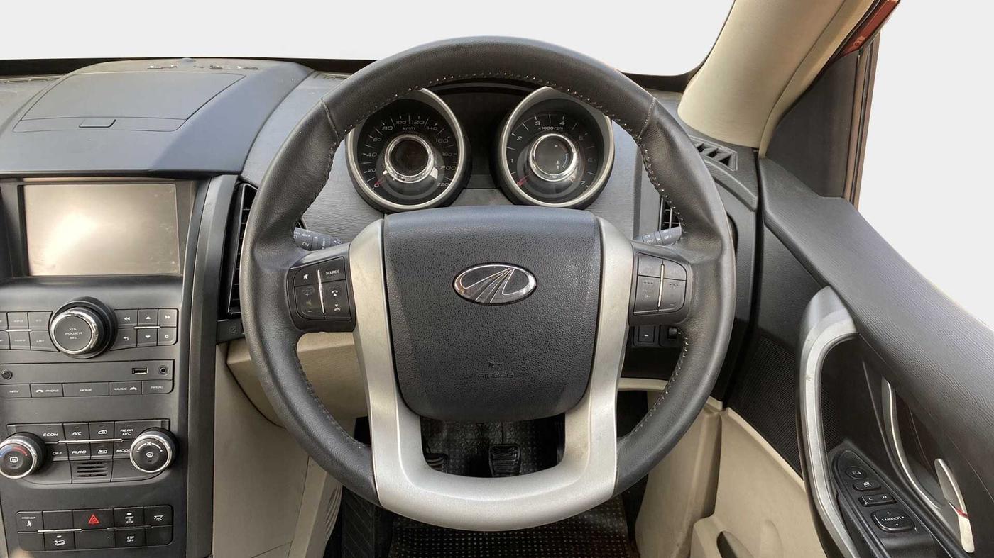 2015 Mahindra XUV500 W8, Diesel, Manual, 38,162 km, Steering Wheel Close Up