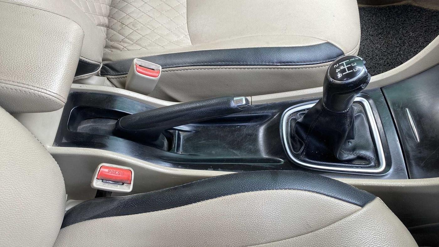 2016 Maruti Ciaz VDI+ SHVS, Diesel, Manual, 81,181 km, Gear Lever