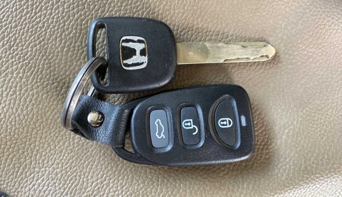 2014 Honda Amaze 1.5L I-DTEC E, Diesel, Manual, 1,00,090 km, Key Close Up