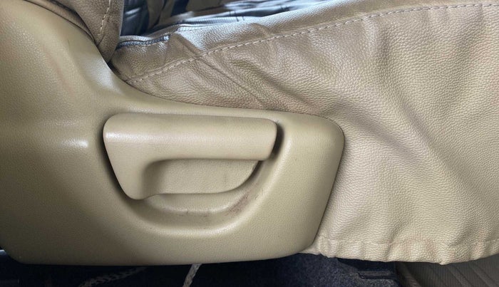 2014 Honda Amaze 1.5L I-DTEC E, Diesel, Manual, 1,00,090 km, Driver Side Adjustment Panel