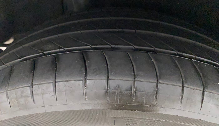 2017 Maruti Baleno ZETA CVT PETROL 1.2, Petrol, Automatic, 54,210 km, Right Rear Tyre Tread