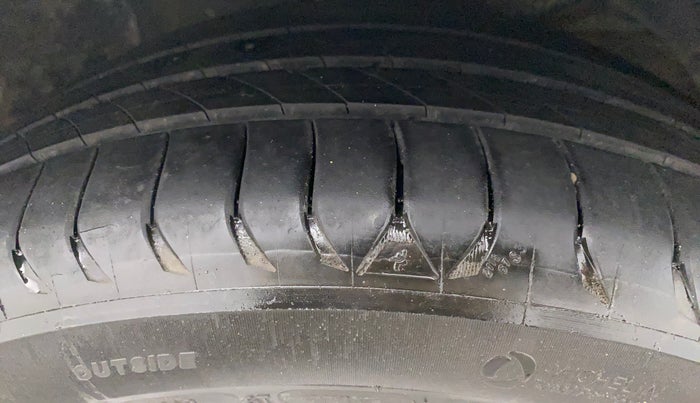 2017 Maruti Baleno ZETA CVT PETROL 1.2, Petrol, Automatic, 54,210 km, Right Front Tyre Tread