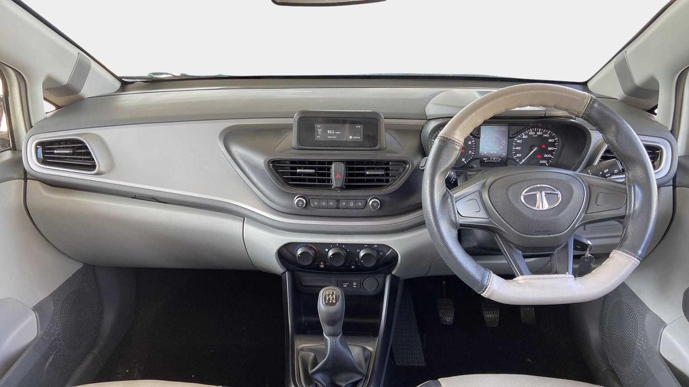 2020 Tata ALTROZ XE PETROL, Petrol, Manual, 21,635 km, Dashboard