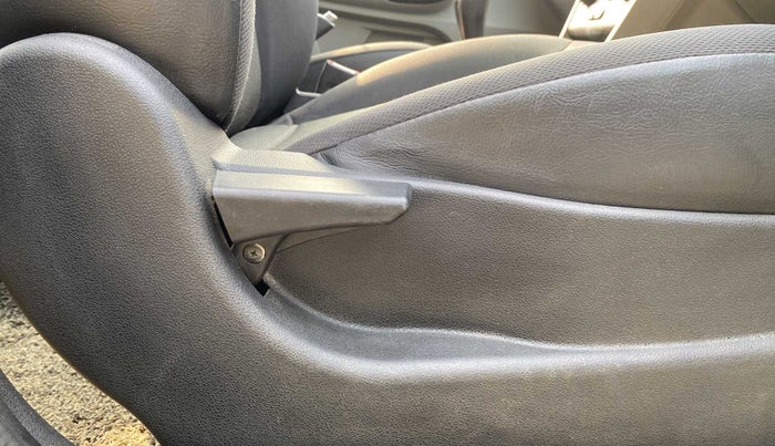 2016 Tata Tiago XM PETROL, Petrol, Manual, 44,672 km, Driver Side Adjustment Panel