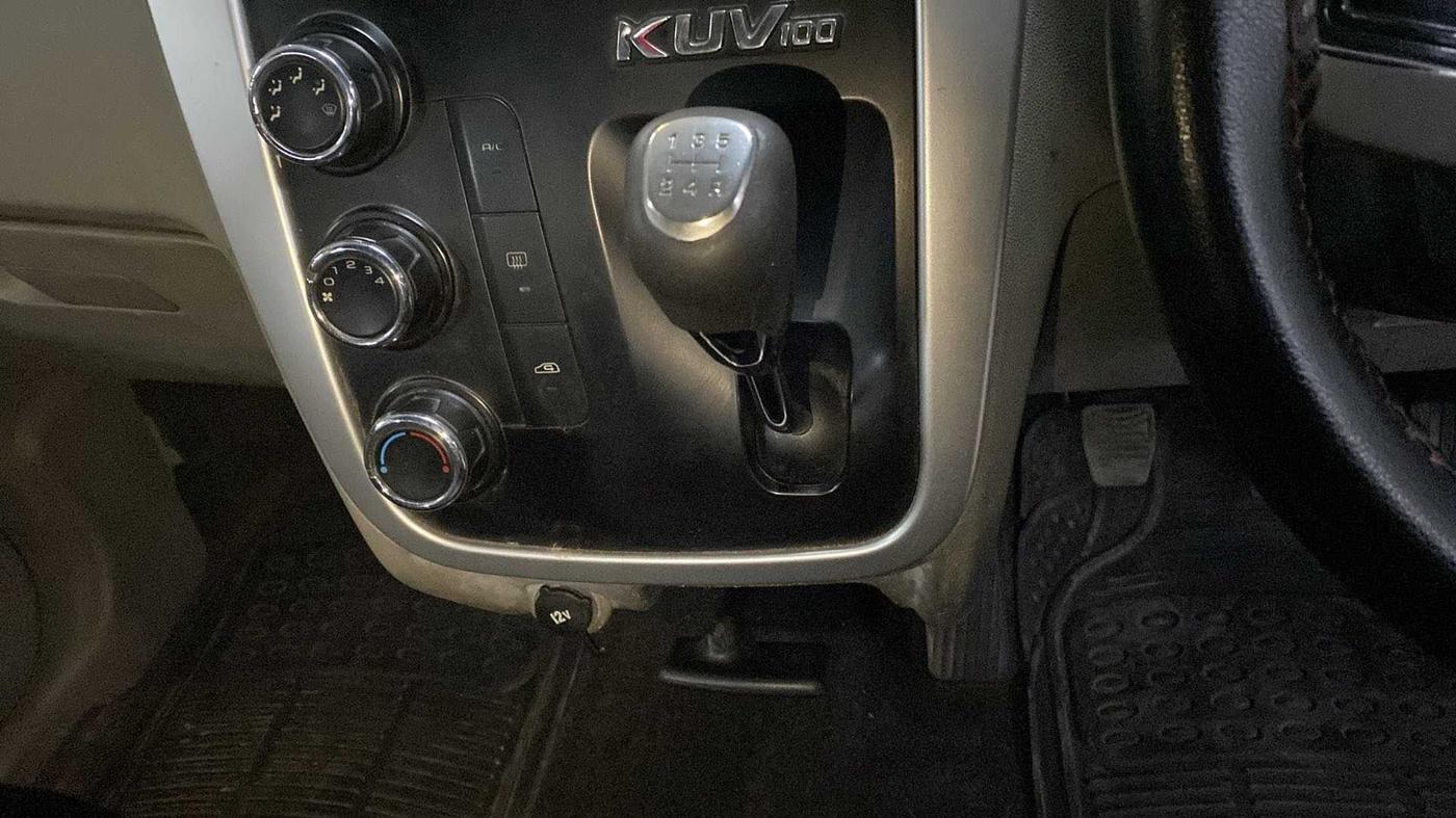 2016 Mahindra Kuv100 K8 6 STR, Petrol, Manual, 50,132 km, Gear Lever