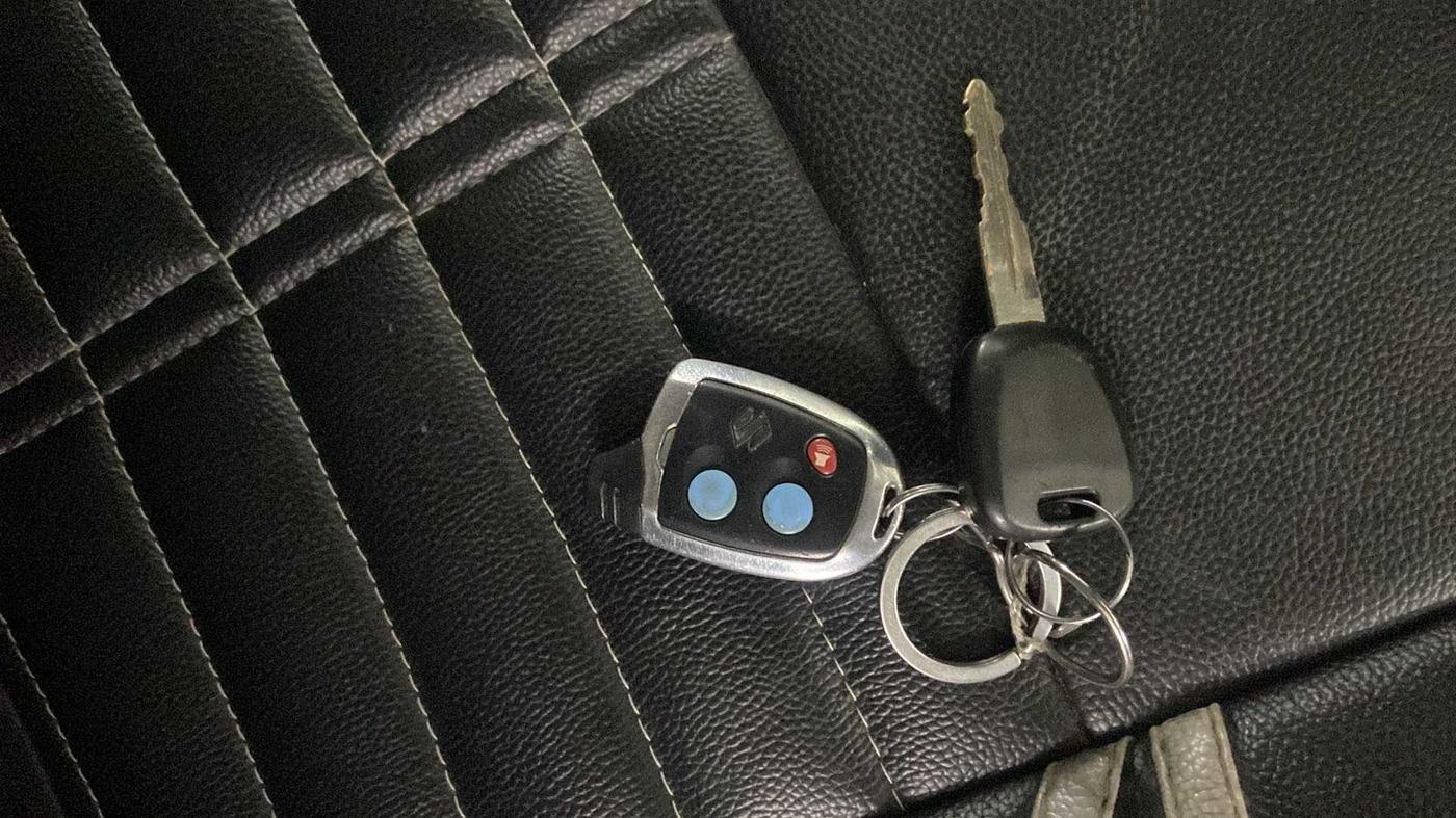 2018 Maruti Swift LXI, Petrol, Manual, 30,072 km, Key Close Up