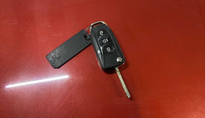 2017 Tata NEXON XM PETROL, Petrol, Manual, 31,292 km, Key Close Up