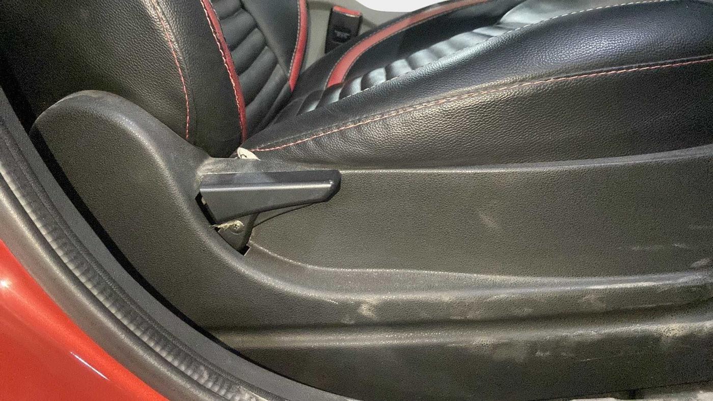 2017 Tata NEXON XM PETROL, Petrol, Manual, 31,292 km, Driver Side Adjustment Panel
