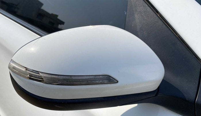 2015 Hyundai Elite i20 SPORTZ 1.2 (O), Petrol, Manual, 27,375 km, Right rear-view mirror - Indicator light not working