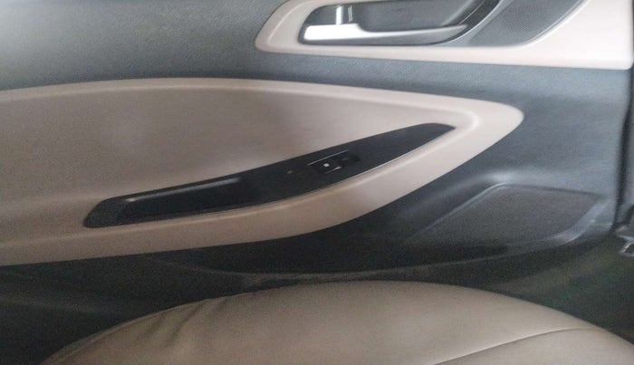 2015 Hyundai Elite i20 SPORTZ 1.2 (O), Petrol, Manual, 27,375 km, Left rear window switch / handle - Switch/handle not functional