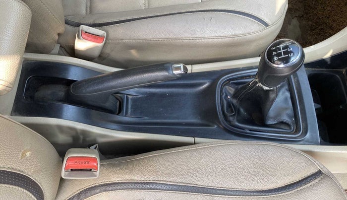 2015 Maruti Ciaz VXI, Petrol, Manual, 64,338 km, Gear Lever
