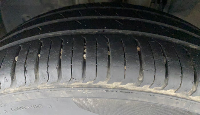 2021 Renault TRIBER RXZ, Petrol, Manual, 22,443 km, Left Front Tyre Tread