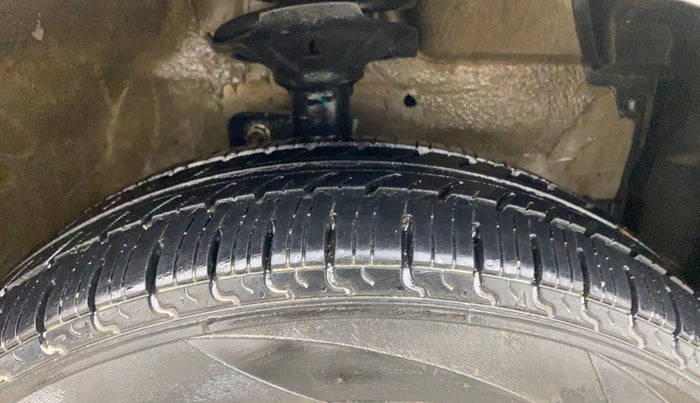 2016 Maruti Celerio VXI AMT, Petrol, Automatic, 73,425 km, Right Front Tyre Tread