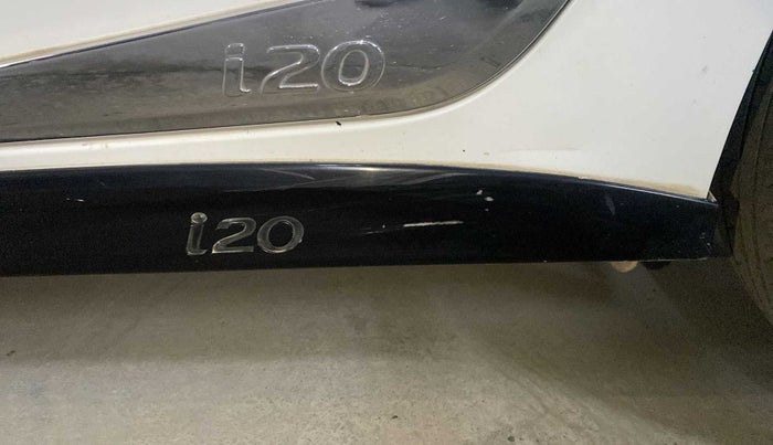 2020 Hyundai NEW I20 SPORTZ 1.2 MT, Petrol, Manual, 75,019 km, Left running board - Minor scratches