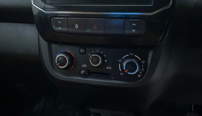 2022 Renault Kwid RXT 1.0 AMT, Petrol, Automatic, 13,851 km, Dashboard - Air Re-circulation knob is not working