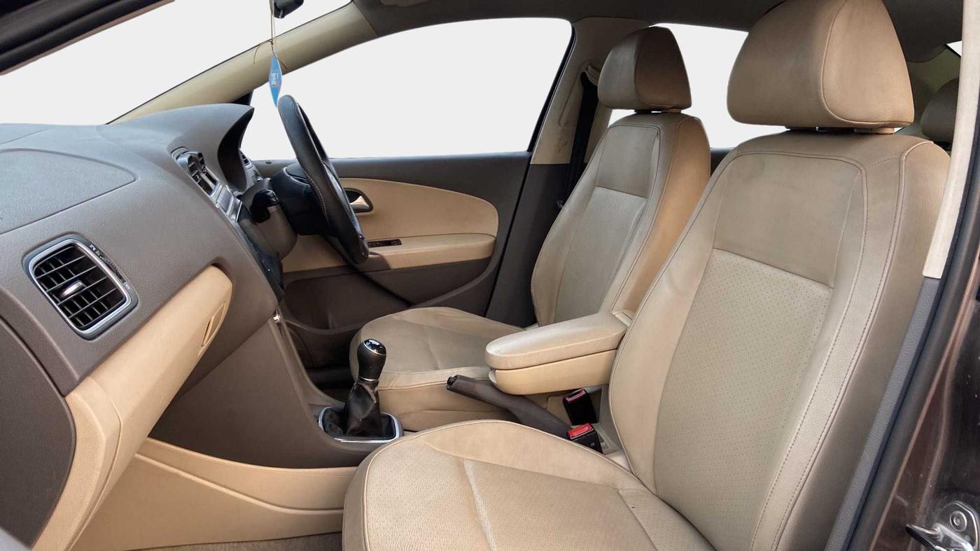 2016 Volkswagen Vento HIGHLINE DIESEL 1.5, Diesel, Manual, 1,17,599 km, Right Side Front Door Cabin