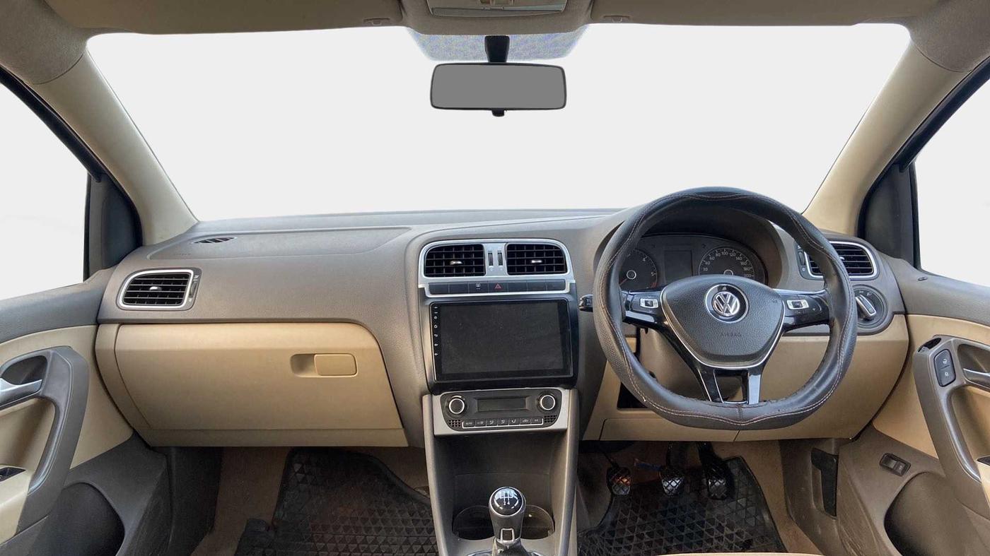 2016 Volkswagen Vento HIGHLINE DIESEL 1.5, Diesel, Manual, 1,17,599 km, Dashboard