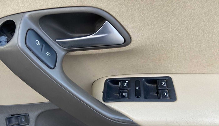2016 Volkswagen Vento HIGHLINE DIESEL 1.5, Diesel, Manual, 1,17,144 km, Driver Side Door Panels Control