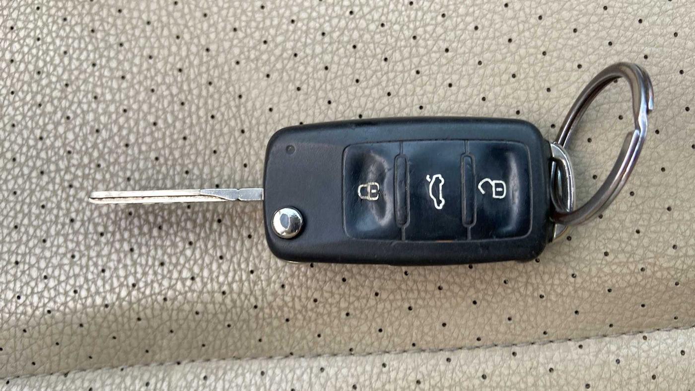 2016 Volkswagen Vento HIGHLINE DIESEL 1.5, Diesel, Manual, 1,17,599 km, Key Close Up