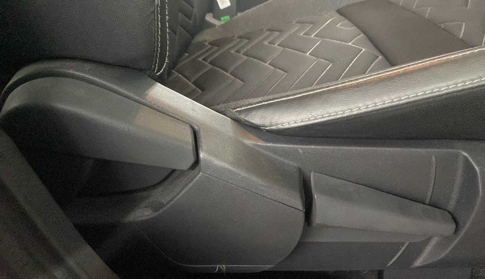 2021 Nissan MAGNITE XV PREMIUM TURBO CVT, Petrol, Automatic, 20,810 km, Driver Side Adjustment Panel