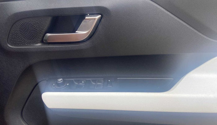 2022 Tata PUNCH CREATIVE IRA 1.2 RTN DUAL TONE, Petrol, Manual, 9,646 km, Driver Side Door Panels Control