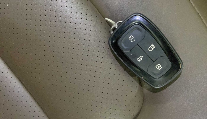 2020 Tata Harrier XZA PLUS 2.0L DUAL TONE, Diesel, Automatic, 48,760 km, Key Close Up