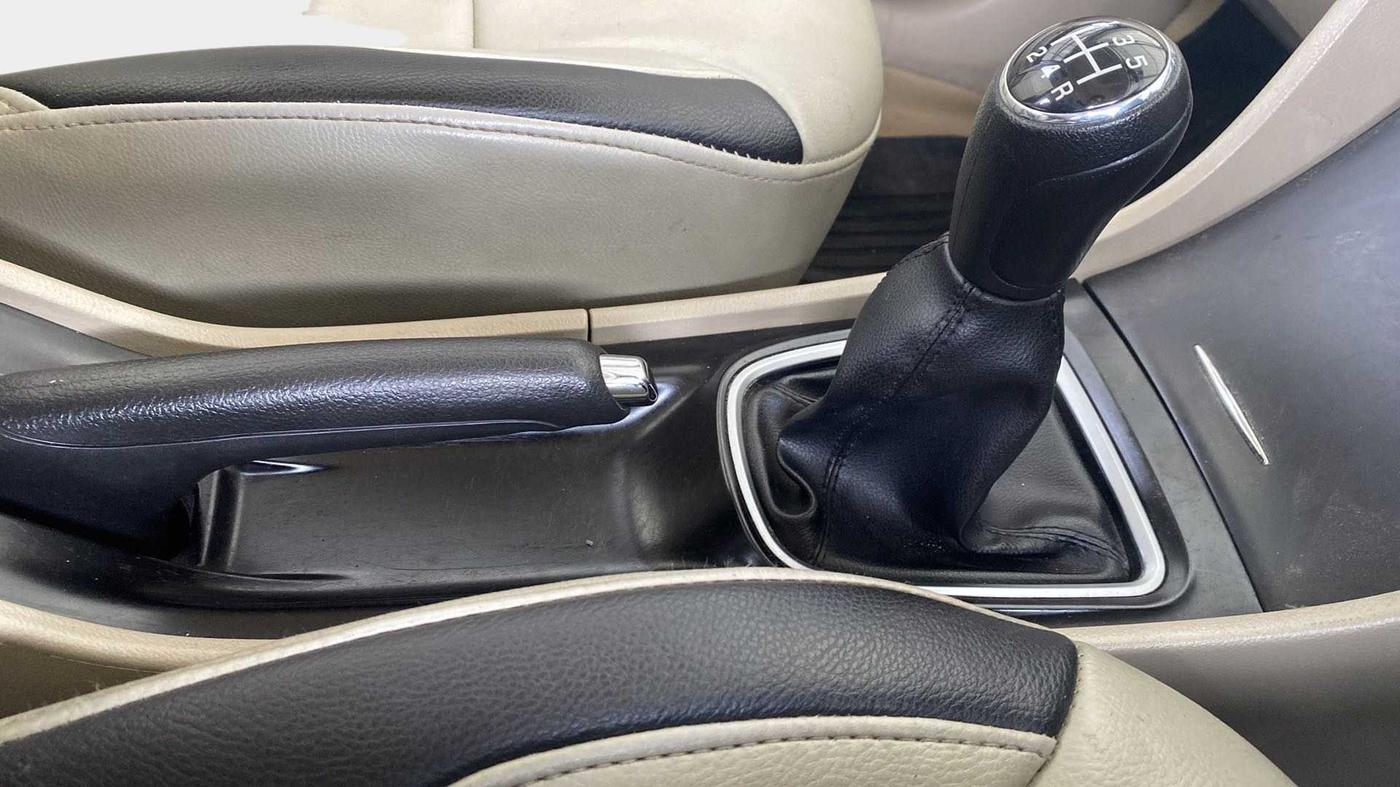 2015 Maruti Ciaz ZXI, Petrol, Manual, 92,588 km, Gear Lever