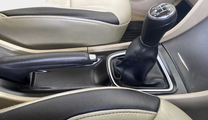 2015 Maruti Ciaz ZXI, Petrol, Manual, 92,588 km, Gear Lever