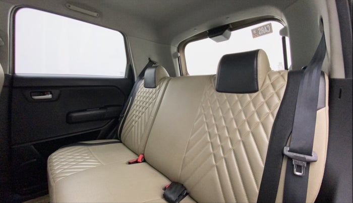 2020 Maruti New Wagon-R VXI 1.2, Petrol, Manual, 1,12,249 km, Right Side Rear Door Cabin