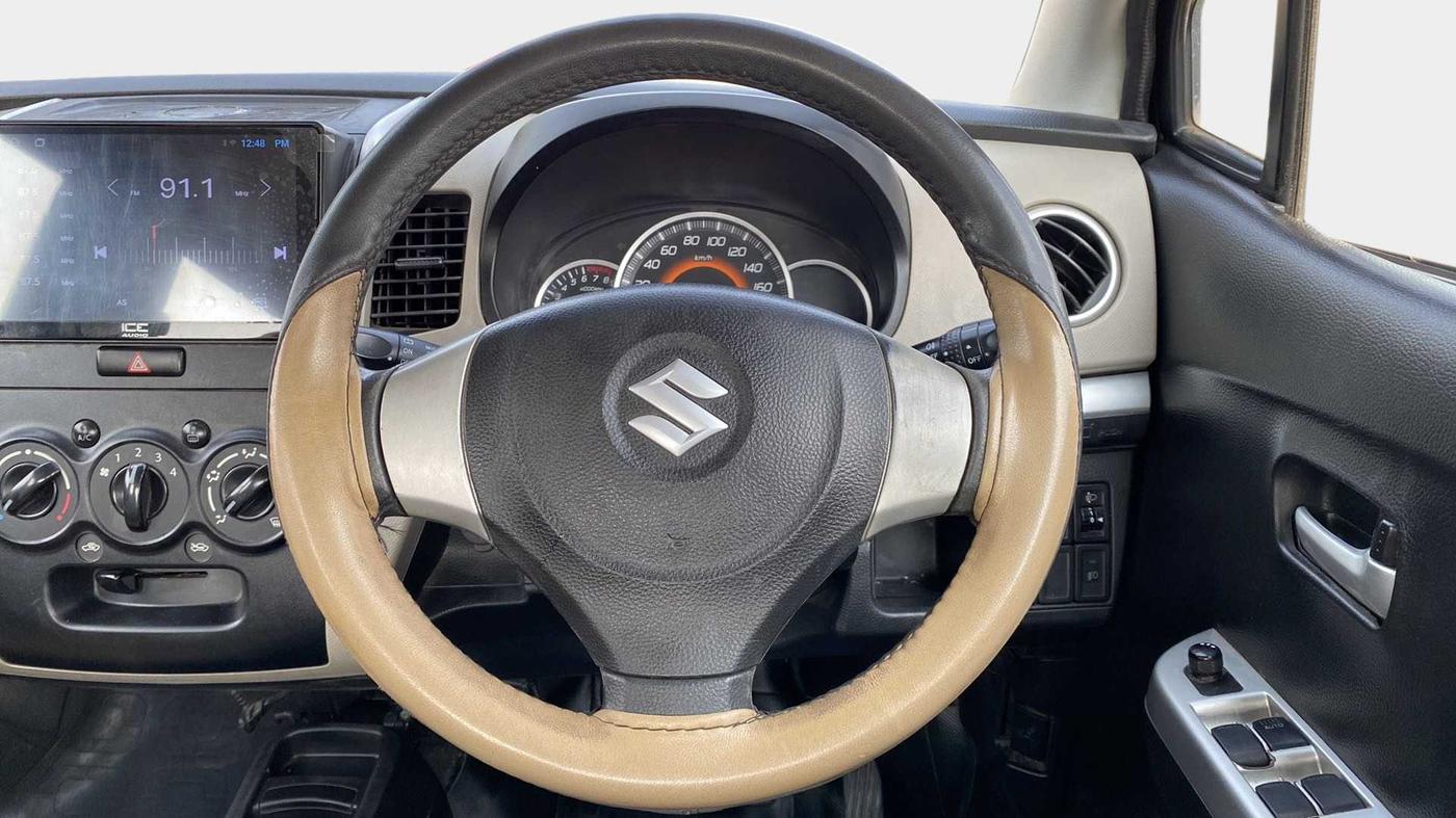 2016 Maruti Wagon R 1.0 VXI, Petrol, Manual, 59,587 km, Steering Wheel Close Up