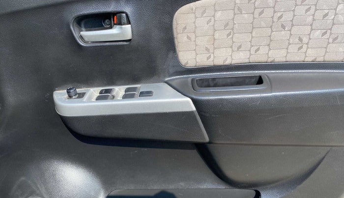 2016 Maruti Wagon R 1.0 VXI, Petrol, Manual, 59,587 km, Driver Side Door Panels Control