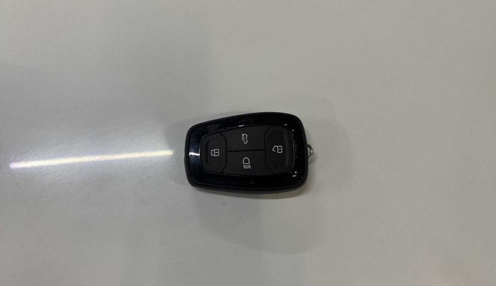 2021 Tata ALTROZ XZ PETROL, Petrol, Manual, 25,634 km, Key Close Up