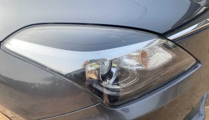 2016 Maruti Baleno ALPHA PETROL 1.2, Petrol, Manual, 55,774 km, Right headlight - Minor scratches