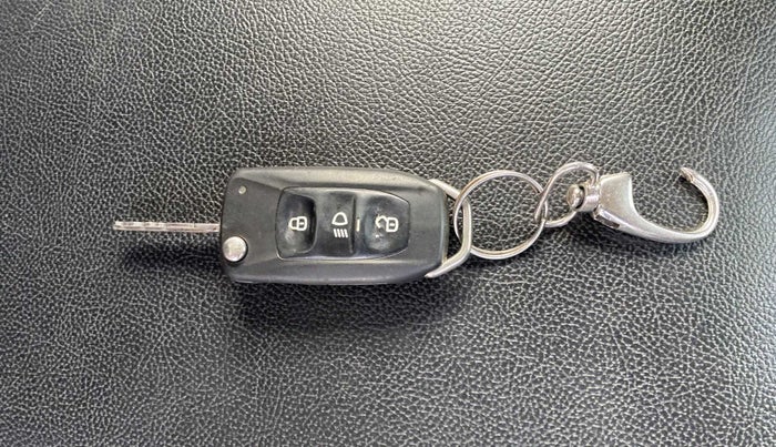 2016 Tata Tiago XZ PETROL, Petrol, Manual, 45,633 km, Key Close Up