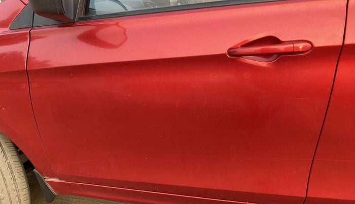 2016 Tata Tiago XZ PETROL, Petrol, Manual, 45,633 km, Front passenger door - Minor scratches